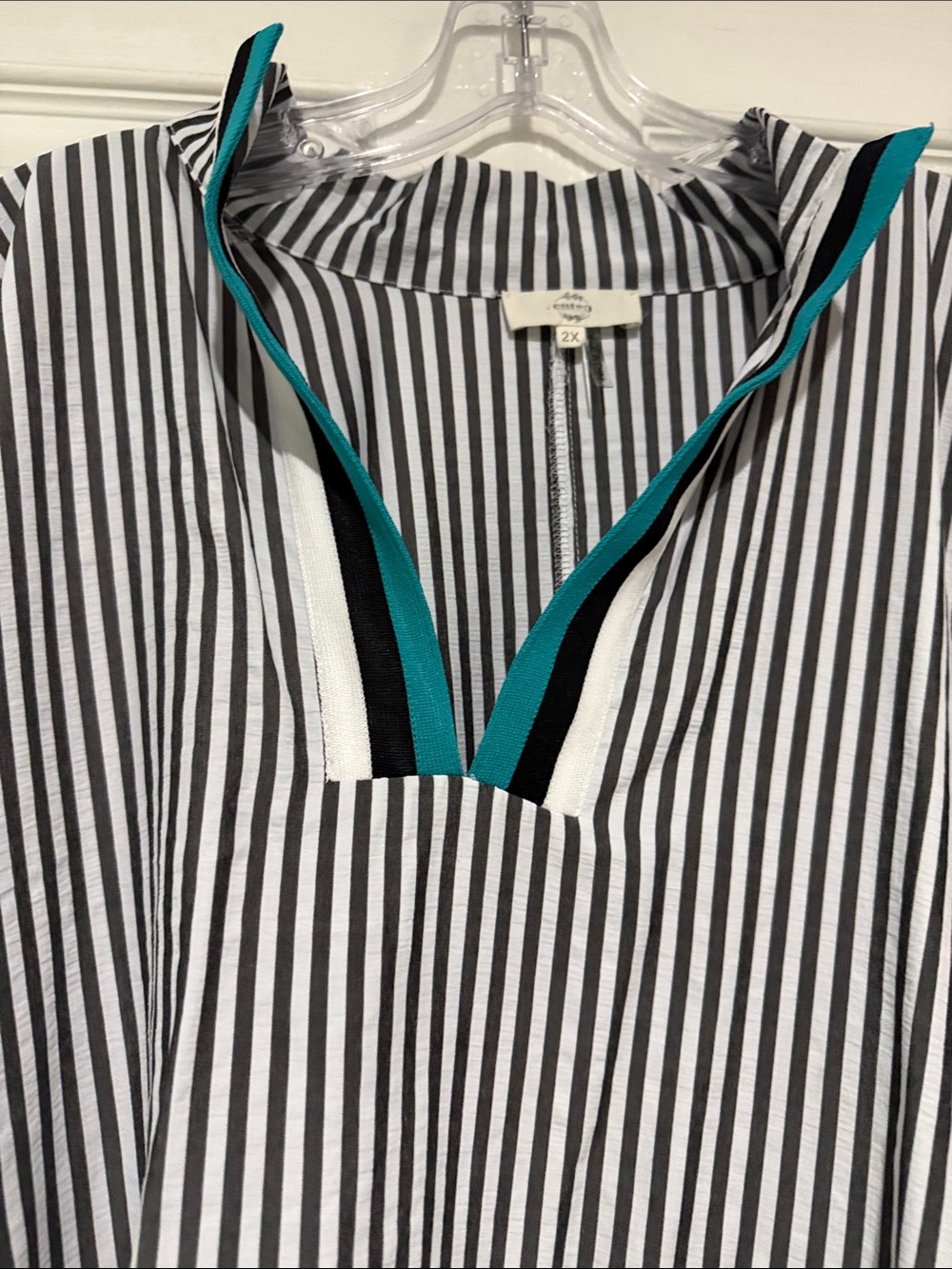 entro Black & White Striped V-Neck Tunic with Teal Trim - Picture 3 of 4